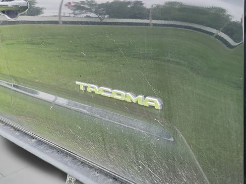 Used 2018 Toyota Tacoma SR5 RWD image 16