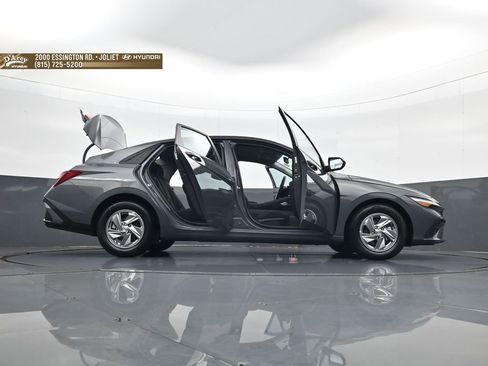 Certified 2024 Hyundai Elantra SE FWD image 33