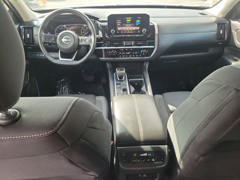 Used 2025 Nissan Pathfinder SV FWD image 15