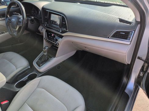 Used 2017 Hyundai Elantra SE w/ SE A/T Tech Package 03 image 30