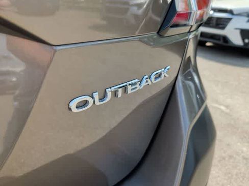 Used 2022 Subaru Outback Limited image 12