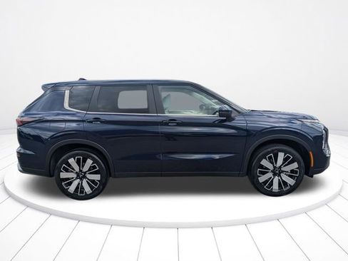 New 2026 Mitsubishi Outlander SE FWD image 3