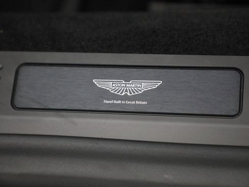 Used 2025 Aston Martin V8 Vantage Coupe image 29