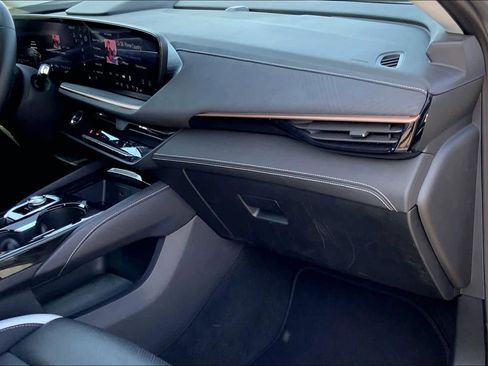 Certified 2025 Buick Envision Sport Touring image 18