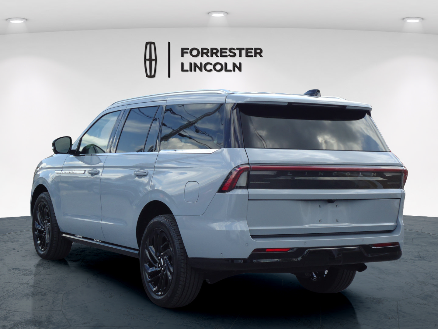 Used 2025 Lincoln Navigator Reserve AWD/4WD image 5