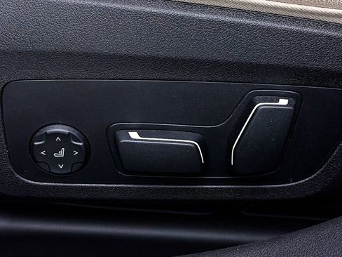 Used 2025 BMW 330i Sedan w/ M Sport Package image 20