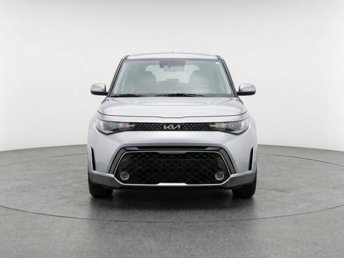 Used 2025 Kia Soul LX w/ LX Technology Package FWD image 2