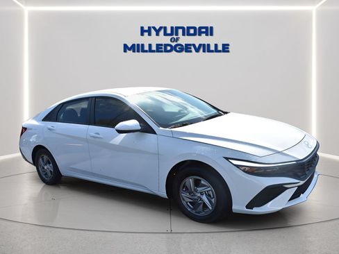 New 2026 Hyundai Elantra SE FWD image 5