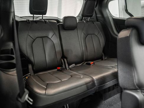 New 2026 Chrysler Pacifica Select image 32