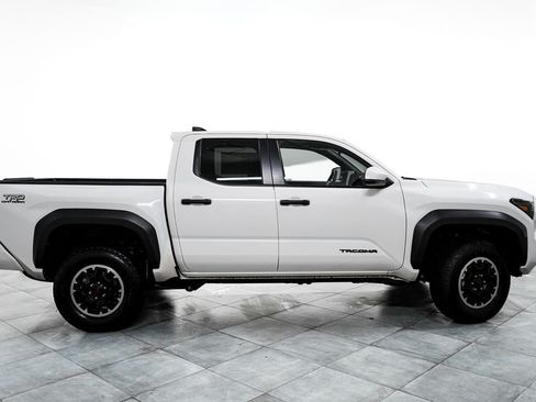 Used 2025 Toyota Tacoma TRD Off-Road AWD/4WD image 7