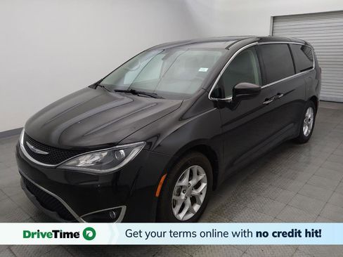 Used 2019 Chrysler Pacifica Touring Plus w/ Tire & Wheel Group FWD image 1