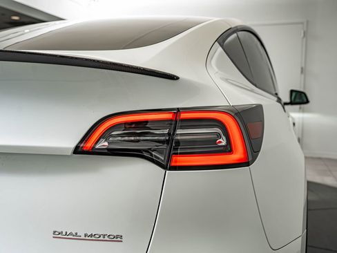 Used 2022 Tesla Model Y Performance AWD/4WD image 15