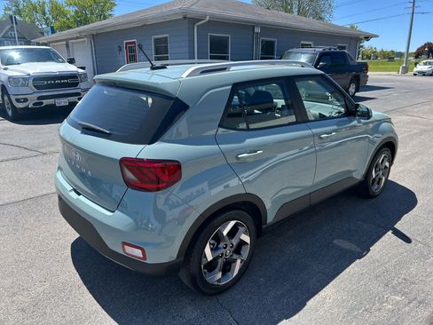 Used 2025 Hyundai Venue SEL FWD image 4