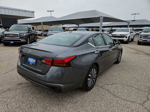 Used 2025 Nissan Altima 2.5 SV FWD image 8