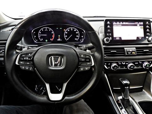 Used 2018 Honda Accord Touring image 18