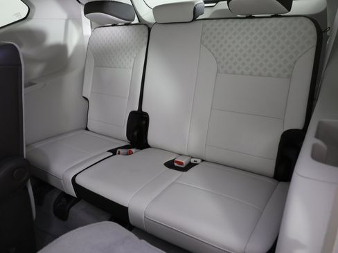 Used 2024 GMC Acadia Denali w/ Super Cruise Package image 2