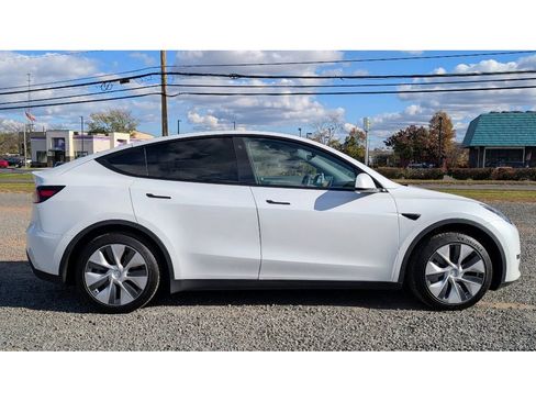 Used 2021 Tesla Model Y 2WD image 8