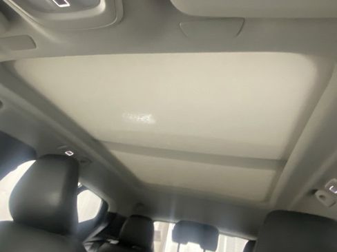 Certified 2025 Volvo XC40 B5 Plus image 28