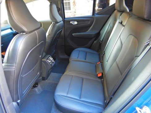 Used 2025 Volvo XC40 B5 Core image 13