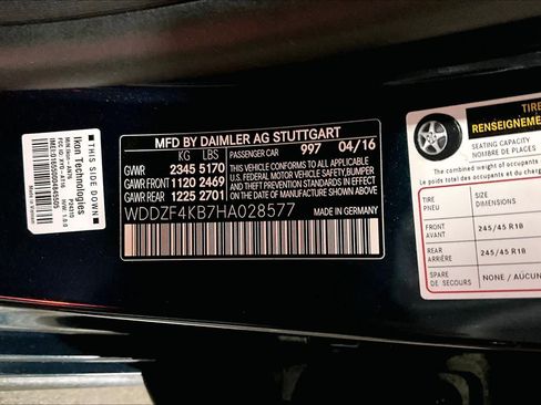 Used 2017 Mercedes-Benz E 300 4MATIC image 36