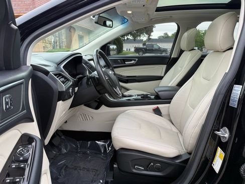 Used 2017 Ford Edge Titanium w/ Equipment Group 301A FWD image 9