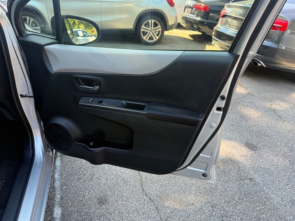 Used 2012 Toyota Yaris LE FWD image 17