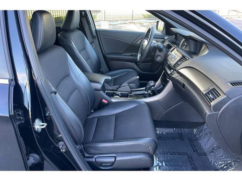 Used 2017 Honda Accord Sport image 19