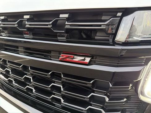 Used 2024 Chevrolet Suburban Z71 w/ Luxury Package image 10