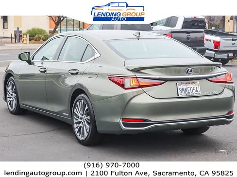 Used 2019 Lexus ES 300h image 2