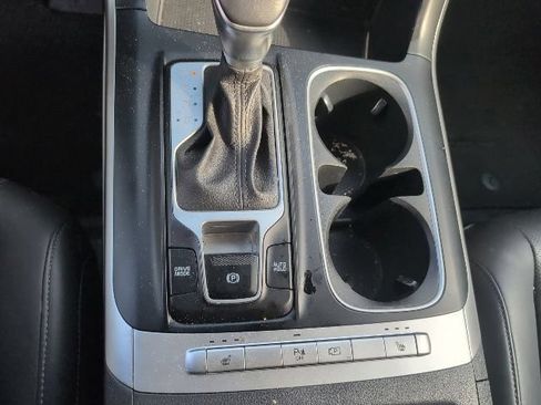 Used 2024 Kia Carnival LX FWD image 19