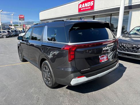 Used 2025 Kia Carnival EX FWD image 5