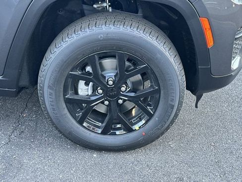 New 2025 Jeep Grand Cherokee Altitude image 12