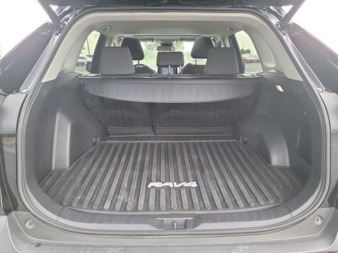 Certified 2022 Toyota RAV4 XLE w/ Convenience Package FWD image 11