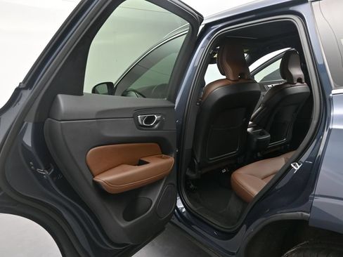 Used 2021 Volvo XC60 T5 Momentum w/ Protection Package Premier FWD image 13