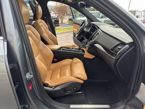 Used 2018 Volvo XC90 T6 Momentum w/ Convenience Package image 31