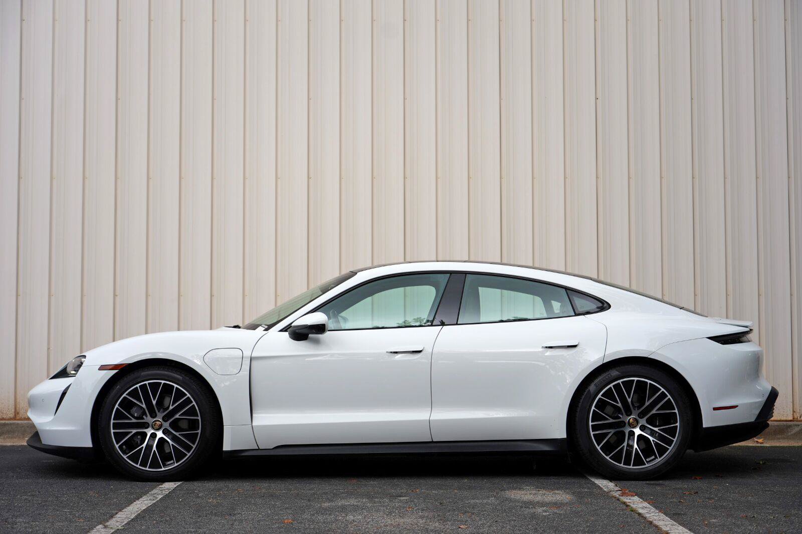 Used 2022 Porsche Taycan RWD image 9