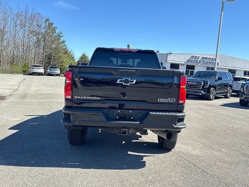 Used 2024 Chevrolet Silverado 2500 High Country w/ Technology Package AWD/4WD image 5