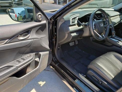 Used 2019 Honda Civic Touring image 10