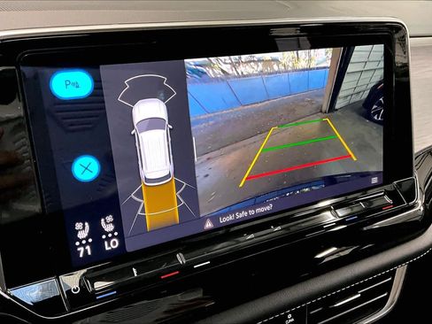 Used 2024 Volkswagen Atlas Cross Sport SE image 24