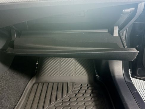 Used 2025 Toyota Camry SE FWD image 32