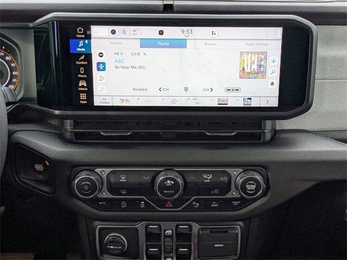 Used 2025 Jeep Gladiator Sport image 15