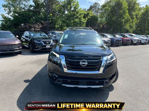 Used 2024 Nissan Pathfinder Platinum w/ Cargo Package FWD image 9