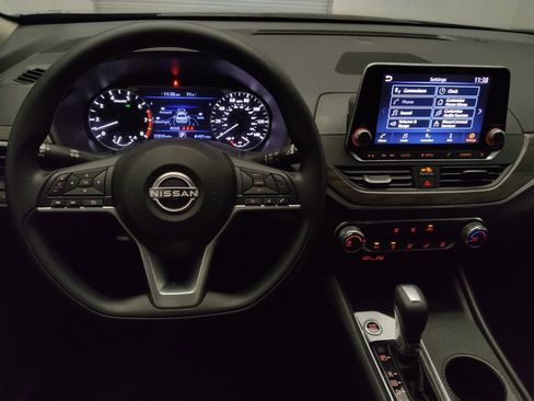 Used 2025 Nissan Altima 2.5 SV FWD image 22