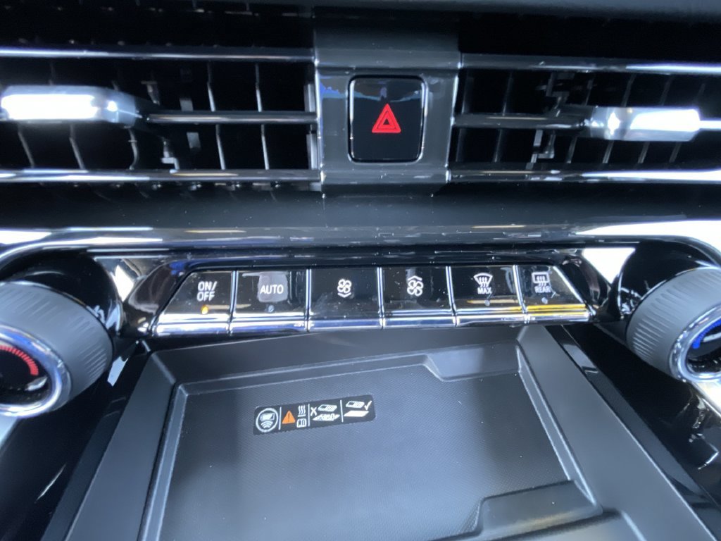 Certified 2025 Chevrolet Suburban Premier RWD image 34