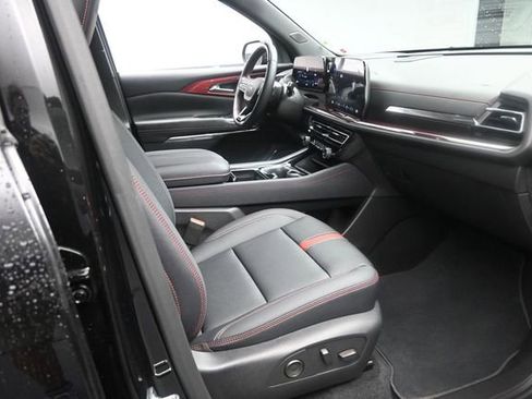 Used 2026 Chevrolet Traverse RS FWD image 29