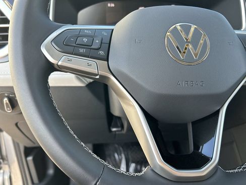 New 2026 Volkswagen Taos SE FWD image 19