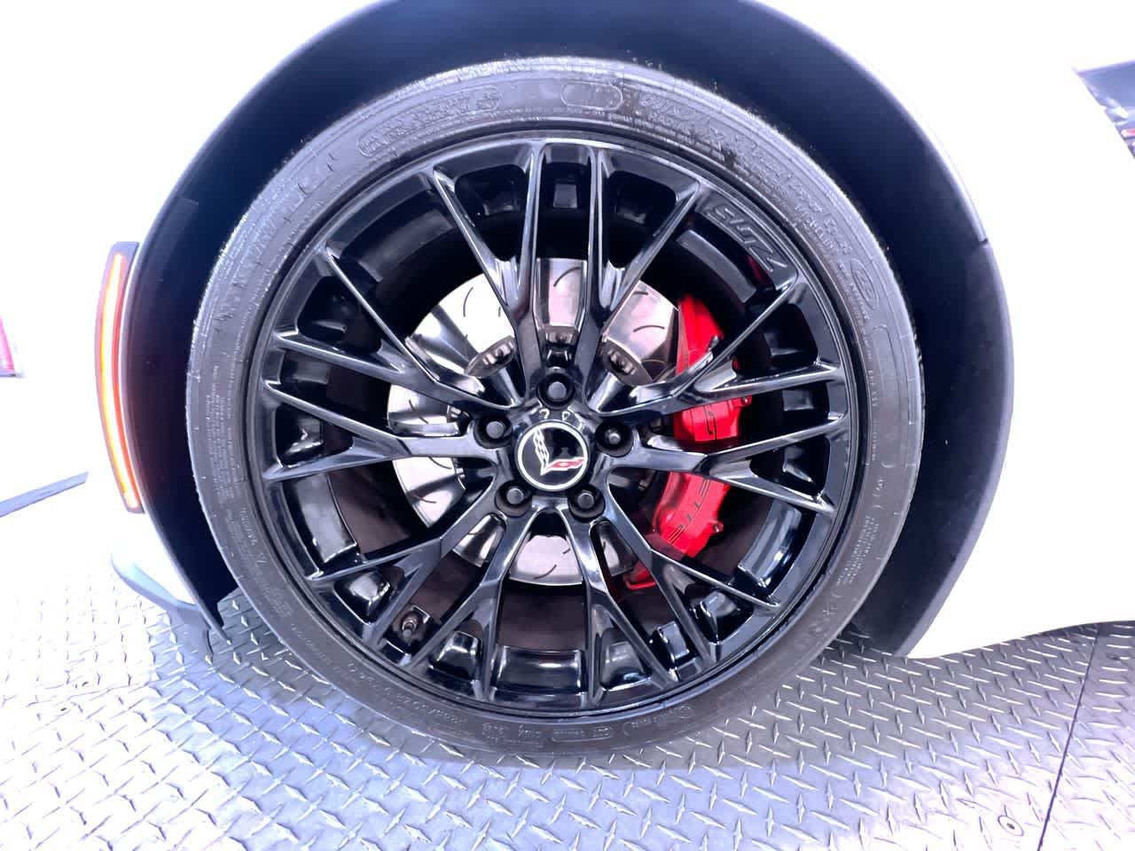 Used 2015 Chevrolet Corvette Z06 w/ 3LZ Preferred Equipment Group RWD image 10