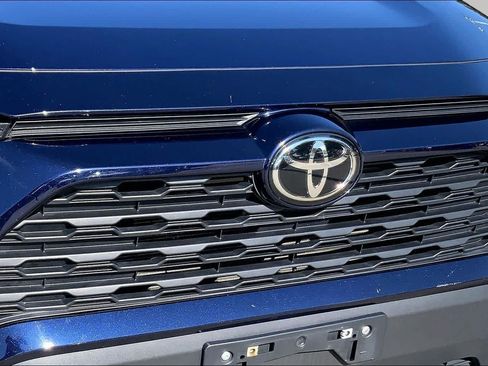 Used 2024 Toyota RAV4 XLE FWD image 31