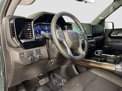 Used 2025 Chevrolet Silverado 1500 LT Trail Boss w/ Convenience Package II AWD/4WD image 11