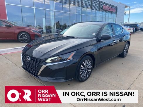 Used 2024 Nissan Altima 2.5 SV image 1